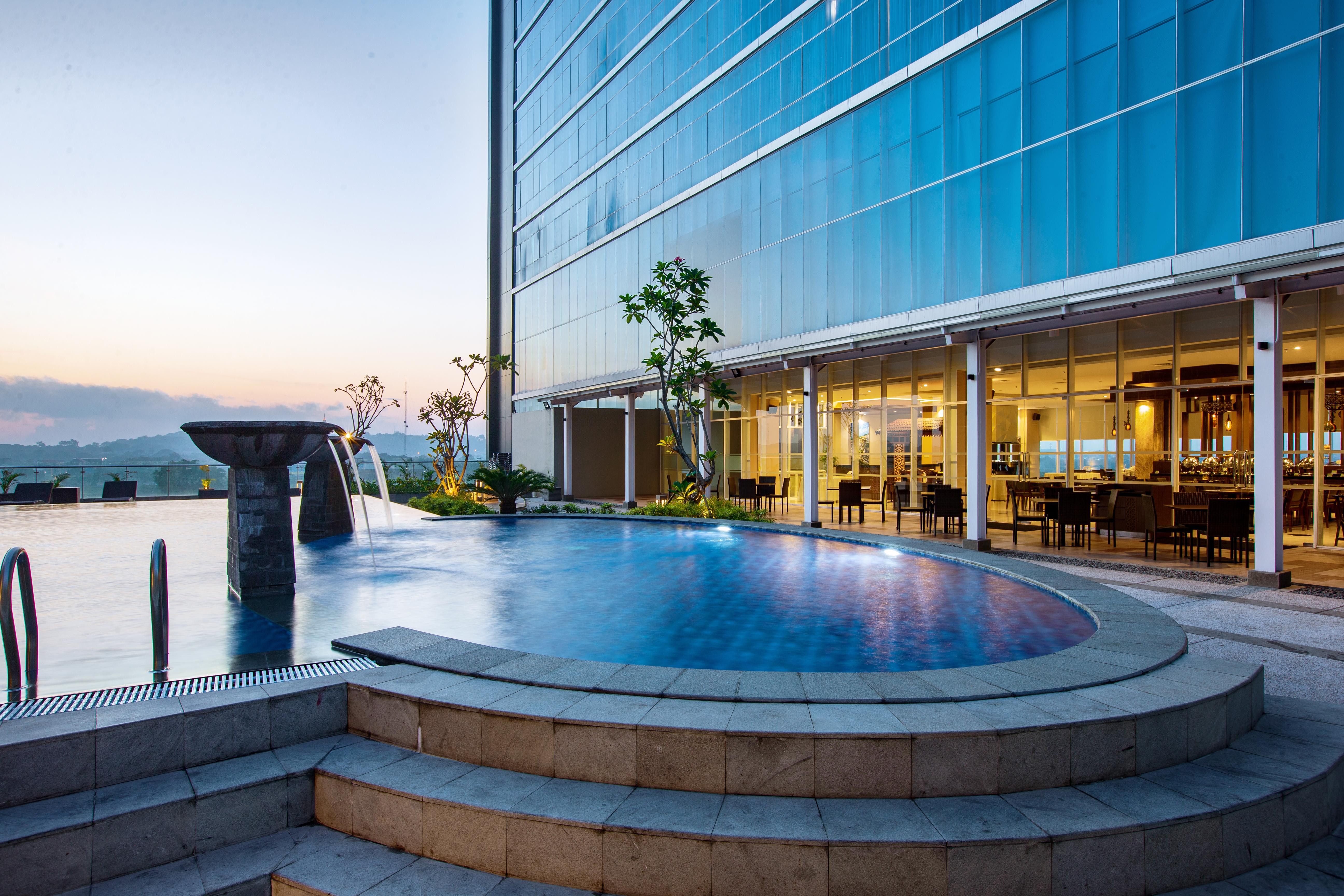 Hotel Santika Gresik Exterior foto
