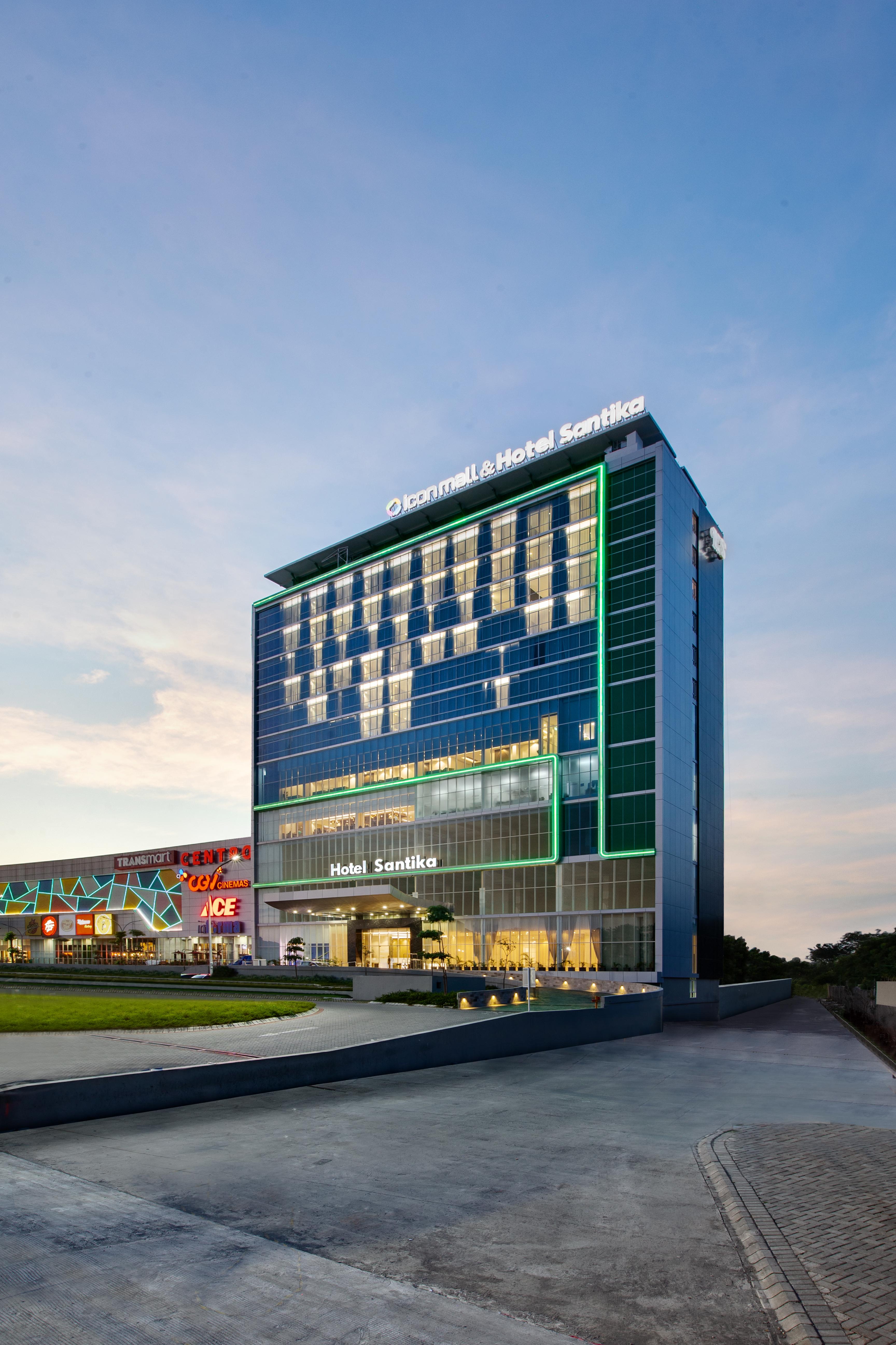 Hotel Santika Gresik Exterior foto